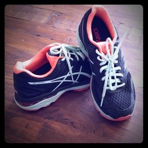 Asics GT 2000 Size 8 Running Shoe EUC